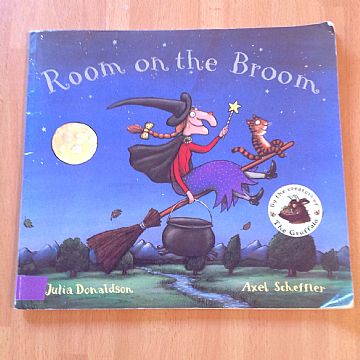 cocuklar-icin-kitap-onerileri-room-on-the-broom-by-julia-donaldson-3-yas-ve-uzeri