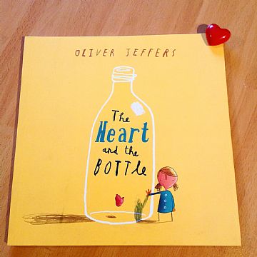 cocuklar-icin-kitap-onerileri-the-heart-and-the-bottle-by-oliver-jeffers-4-yas-ve-uzeri