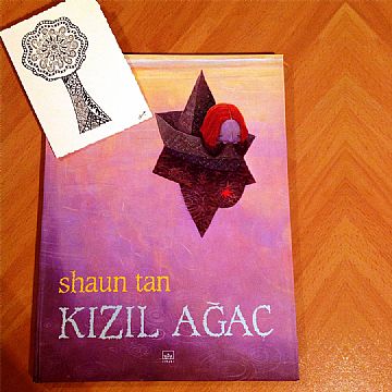 cocuklar-icin-kitap-onerileri-kizil-agac-by-shaun-tan-6-yas-ve-uzeri